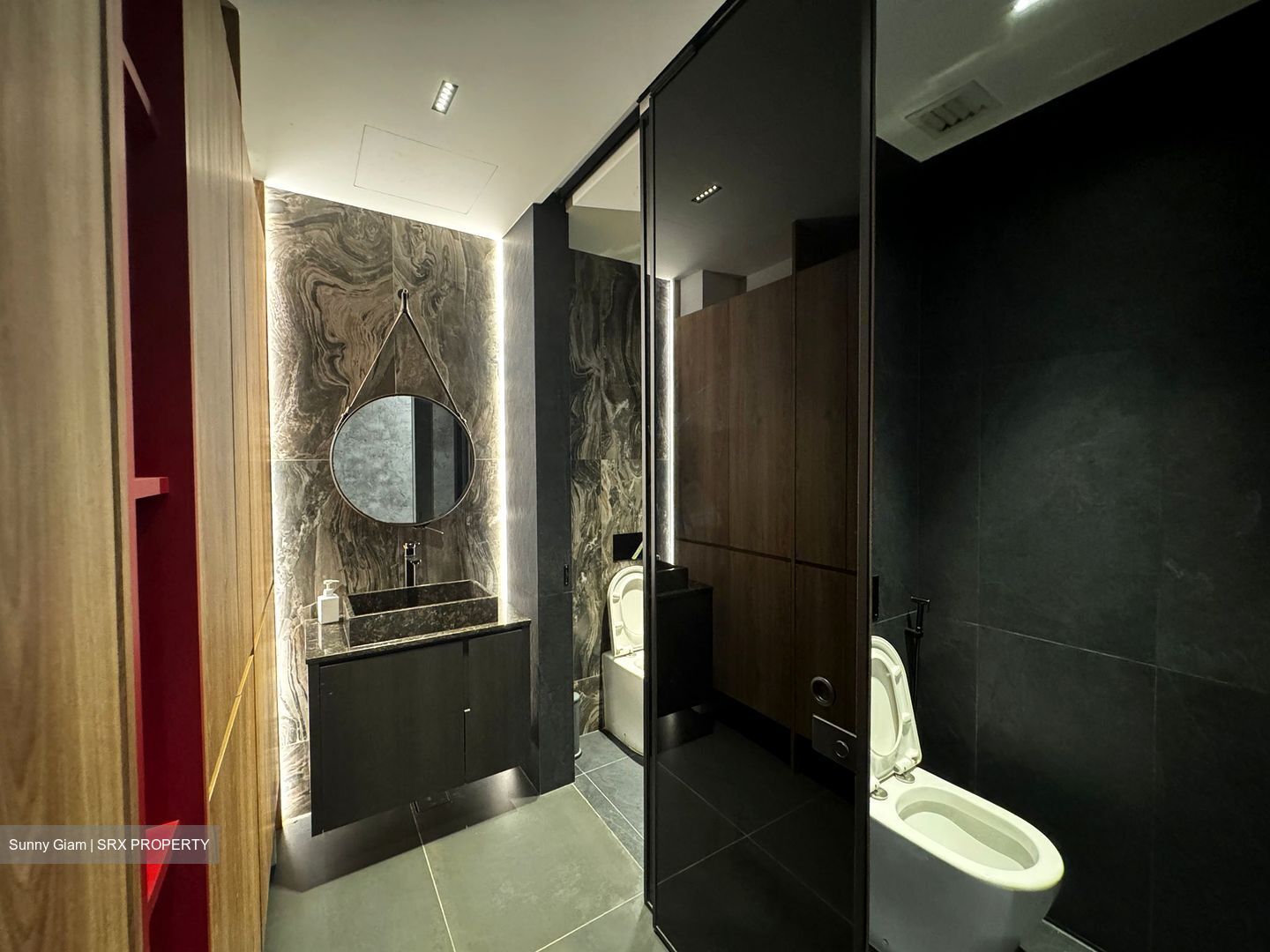 Serangoon Road (D12), Retail #558340161